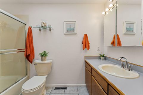 Tiny photo for 1500 NW B Street, Grants Pass, OR 97526 (MLS # 220219535)