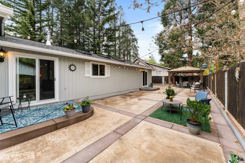 Tiny photo for 1500 NW B Street, Grants Pass, OR 97526 (MLS # 220219535)