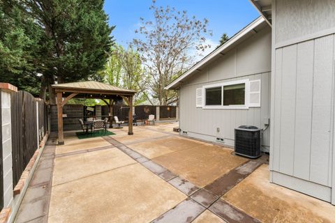 Tiny photo for 1500 NW B Street, Grants Pass, OR 97526 (MLS # 220219535)