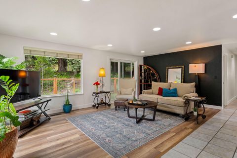 Tiny photo for 1500 NW B Street, Grants Pass, OR 97526 (MLS # 220219535)