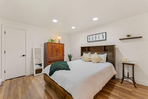 Tiny photo for 1500 NW B Street, Grants Pass, OR 97526 (MLS # 220219535)