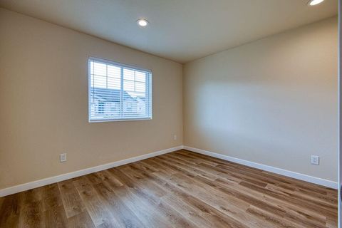 Tiny photo for 5489 Shalynn Drive, Klamath Falls, OR 97603 (MLS # 220213819)