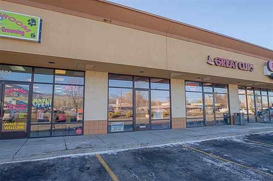 854 Sq. Ft. Commercial Space For Lease. Located In Front Of Albertson S In The South Suburbs With Great Visibility From South 6th St. 15,000 Plus Traffic Count. Other Tenants Include Gnc, Little Caesar S Pizza And Great Clips. Triple Net Lease With Common Area Maintenance Charges Of $213.50 Per Month.