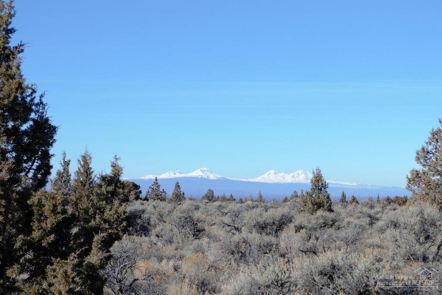 Wide open views of the Cascade range, close to Millican OHV and Bowman Dam. Great property for camping, star gazing, horse back riding, dirt bike or ATV's and close to Bownan Dam for fishing, boating and hiking. Buyer needs to check with Crook County for allowed uses. Currently recreational use only.