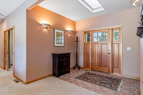 Tiny photo for 387 Goshawk Court, Redmond, OR 97756 (MLS # 220217634)