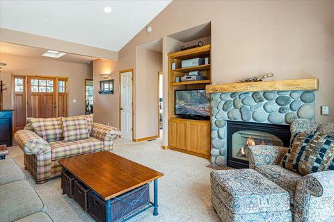 Tiny photo for 387 Goshawk Court, Redmond, OR 97756 (MLS # 220217634)