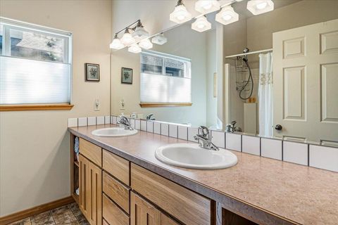 Tiny photo for 387 Goshawk Court, Redmond, OR 97756 (MLS # 220217634)