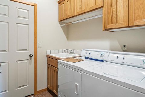 Tiny photo for 387 Goshawk Court, Redmond, OR 97756 (MLS # 220217634)