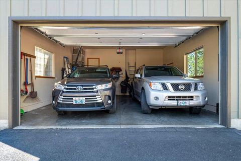 Tiny photo for 387 Goshawk Court, Redmond, OR 97756 (MLS # 220217634)