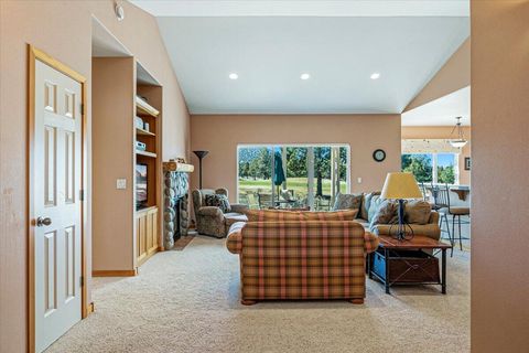 Tiny photo for 387 Goshawk Court, Redmond, OR 97756 (MLS # 220217634)