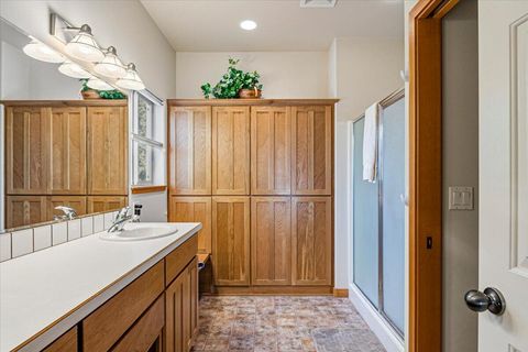 Tiny photo for 387 Goshawk Court, Redmond, OR 97756 (MLS # 220217634)