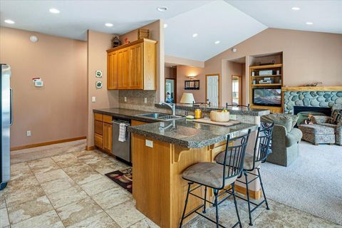 Tiny photo for 387 Goshawk Court, Redmond, OR 97756 (MLS # 220217634)