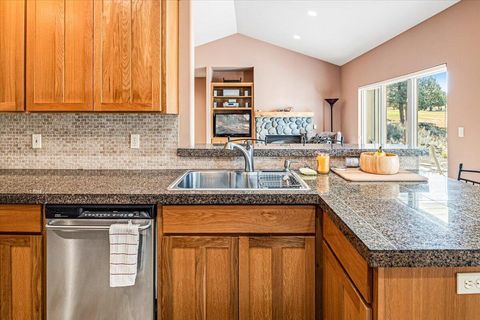 Tiny photo for 387 Goshawk Court, Redmond, OR 97756 (MLS # 220217634)