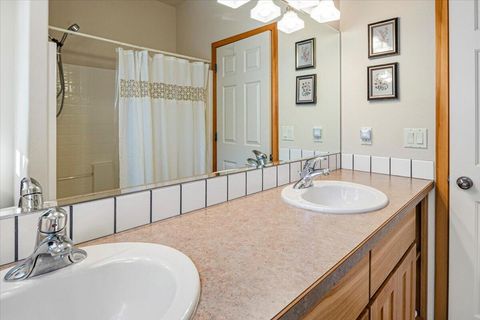 Tiny photo for 387 Goshawk Court, Redmond, OR 97756 (MLS # 220217634)