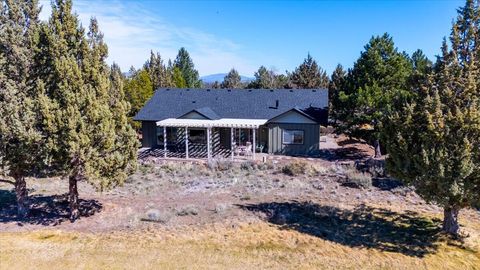 Tiny photo for 387 Goshawk Court, Redmond, OR 97756 (MLS # 220217634)