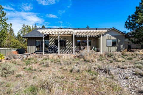 Tiny photo for 387 Goshawk Court, Redmond, OR 97756 (MLS # 220217634)
