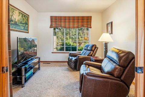 Tiny photo for 387 Goshawk Court, Redmond, OR 97756 (MLS # 220217634)