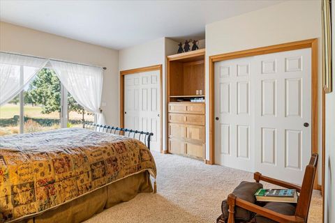 Tiny photo for 387 Goshawk Court, Redmond, OR 97756 (MLS # 220217634)