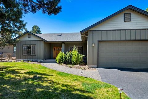 Tiny photo for 387 Goshawk Court, Redmond, OR 97756 (MLS # 220217634)