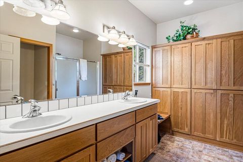 Tiny photo for 387 Goshawk Court, Redmond, OR 97756 (MLS # 220217634)