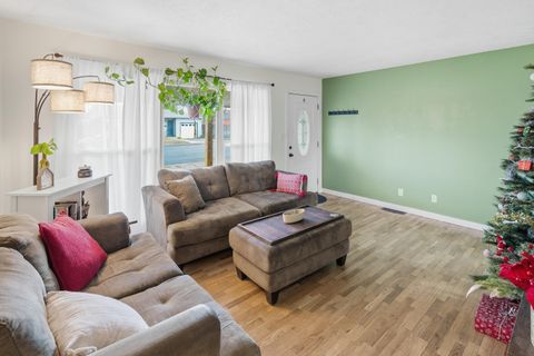 Tiny photo for 305 SW Ewen Street, Prineville, OR 97754 (MLS # 220213169)