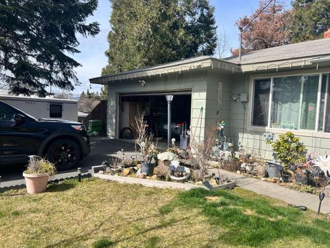 Tiny photo for 5829 Cheyne Avenue, Klamath Falls, OR 97603 (MLS # 220217140)