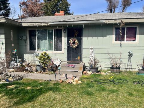 Photo of 5829 Cheyne Avenue, Klamath Falls, OR 97603 (MLS # 220217140)