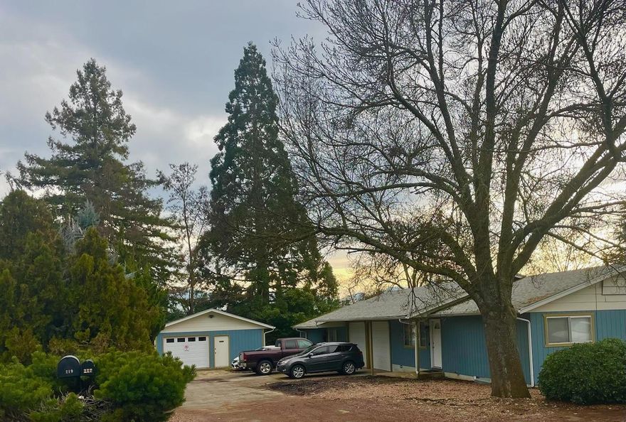 Great opportunity for very nice income property in the city and close to schools and markets.

This upgraded duplex has spacious units that are 2 bedroom, 1 bath and attached garages.    Call us to see inside.  
PLEASE DO NOT DISTURB OCCUPANTS.