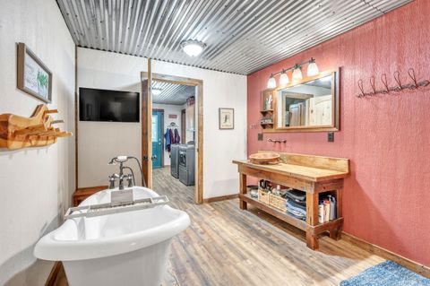 Tiny photo for 15408 Ponderosa Loop, La Pine, OR 97739 (MLS # 220203701)