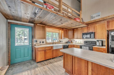 Tiny photo for 15408 Ponderosa Loop, La Pine, OR 97739 (MLS # 220203701)