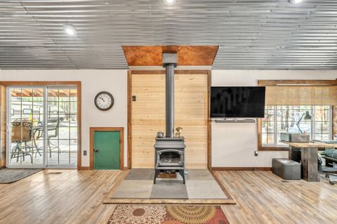 Tiny photo for 15408 Ponderosa Loop, La Pine, OR 97739 (MLS # 220203701)