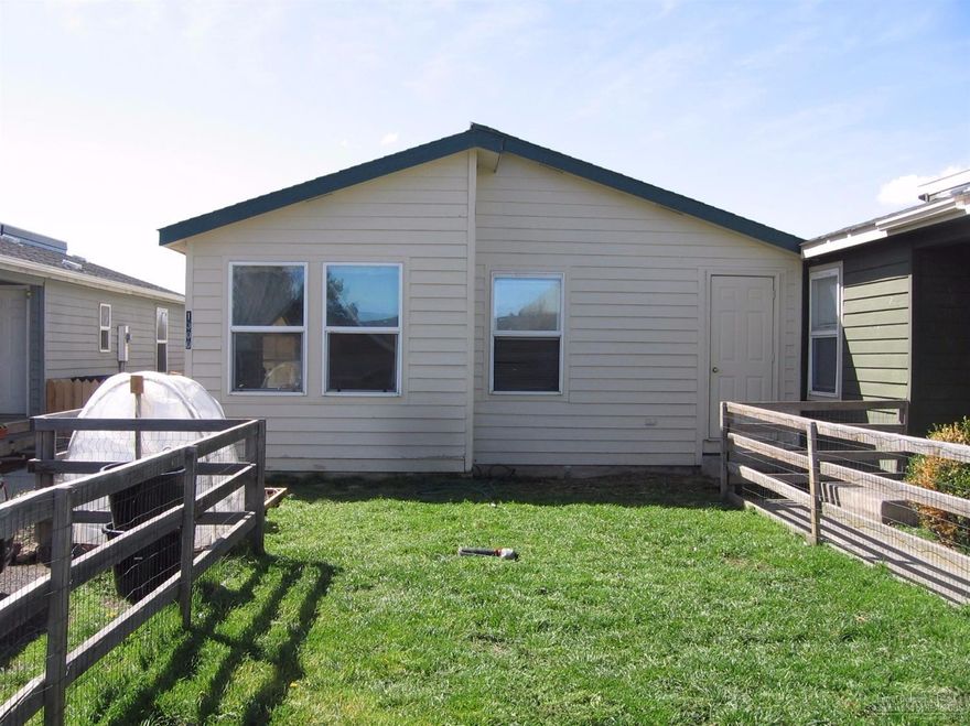 Nice two bedroom, one bath manufactured home located close to Safeway, Fred Meyer and school. Good access to Hwy 97 for commutes to Bend, Prineville or Madras. Vaulted ceiling in living room. Laundry room off kitchen. Grassy front yard with storage closet.