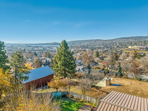Tiny photo for 2046 Huron Street, Klamath Falls, OR 97601 (MLS # 220212361)