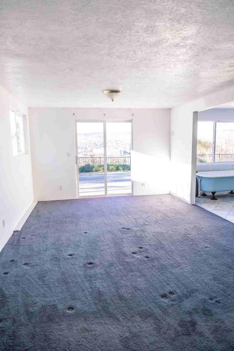 Tiny photo for 2046 Huron Street, Klamath Falls, OR 97601 (MLS # 220212361)