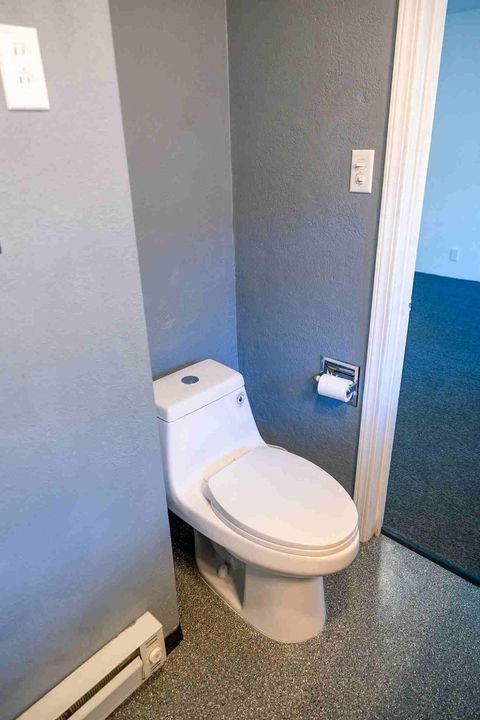 Tiny photo for 2046 Huron Street, Klamath Falls, OR 97601 (MLS # 220212361)