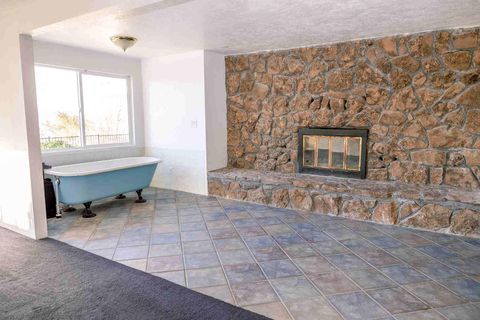 Tiny photo for 2046 Huron Street, Klamath Falls, OR 97601 (MLS # 220212361)