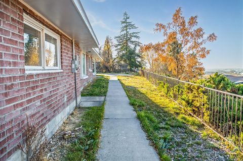 Tiny photo for 2046 Huron Street, Klamath Falls, OR 97601 (MLS # 220212361)