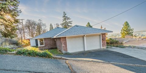 Tiny photo for 2046 Huron Street, Klamath Falls, OR 97601 (MLS # 220212361)