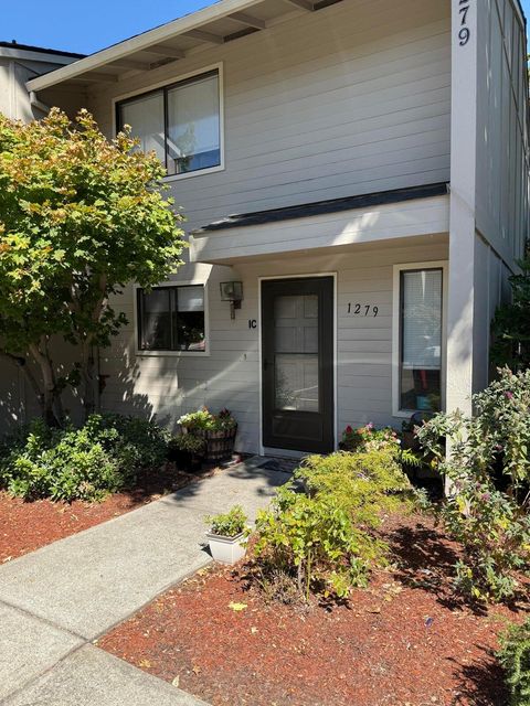 Photo of 1279 Maple Leaf Court #1C, Medford, OR 97504 (MLS # 220213651)