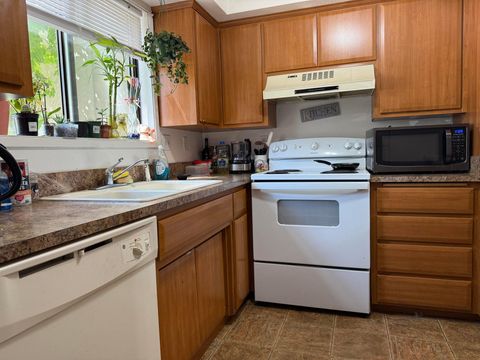 Tiny photo for 1279 Maple Leaf Court #1C, Medford, OR 97504 (MLS # 220213651)