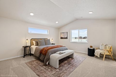 Tiny photo for 61057 NE Unity Place, Bend, OR 97701 (MLS # 220223277)