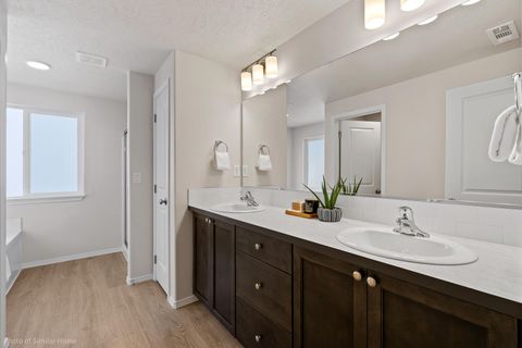 Tiny photo for 61057 NE Unity Place, Bend, OR 97701 (MLS # 220223277)