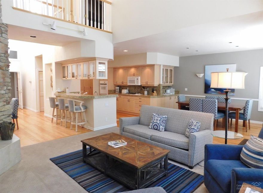 TH# 13 - B -- 20% Deeded Co-Ownership (10 Weeks).Fully furnished and decorated 3 Bedroom townhome with onsite management, resort club with pool, spa, tennis courts, bikes & exercise room. Weeks can be traded with RCI exchange program. Townhome is a rental option home.