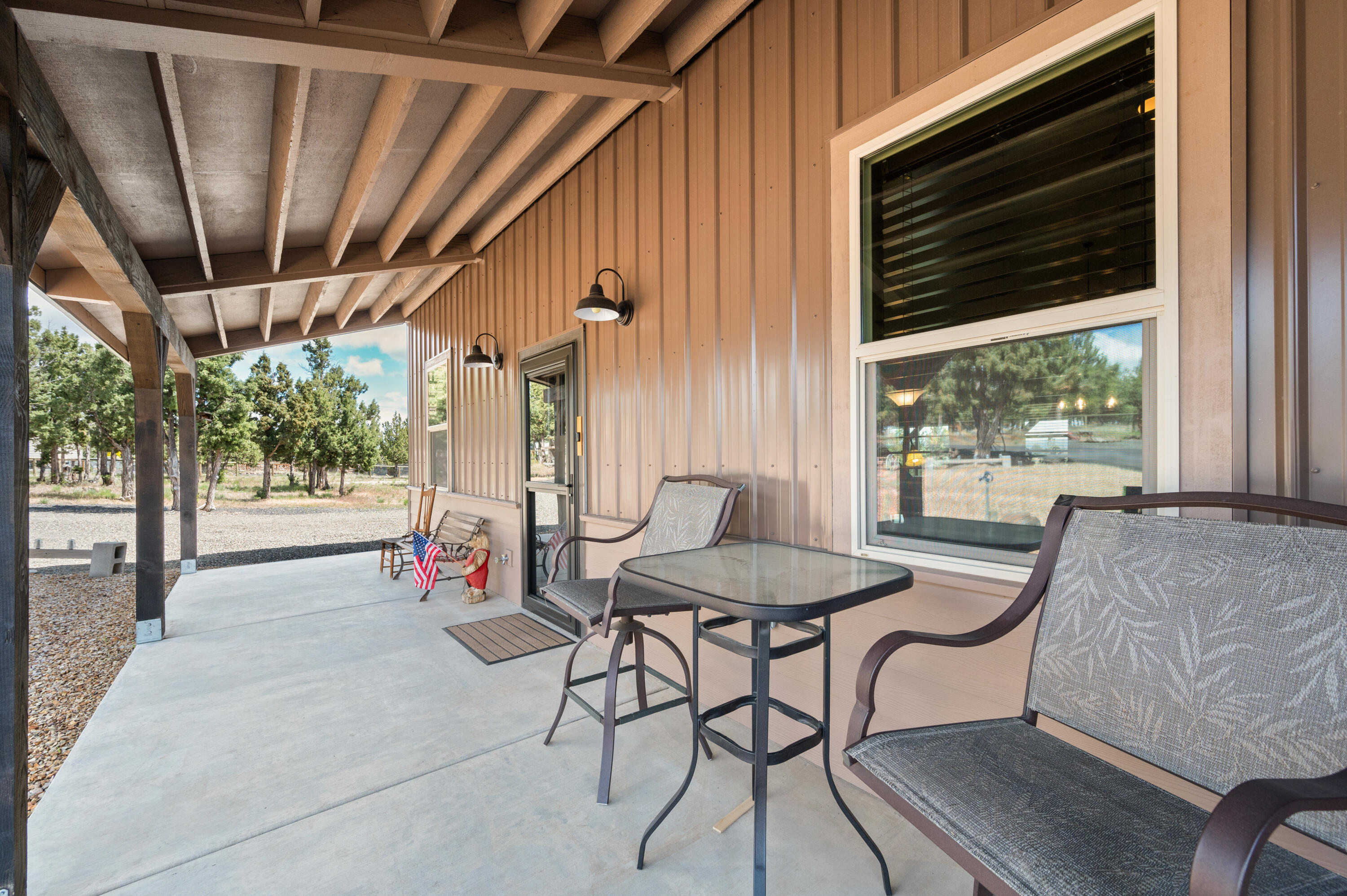 1424 SE Happy Trails Lane