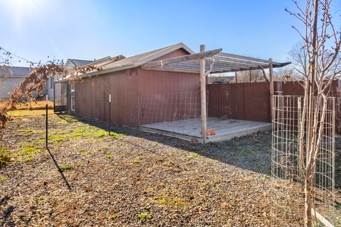Tiny photo for 1265 NW Locust Street, Prineville, OR 97754 (MLS # 220213264)