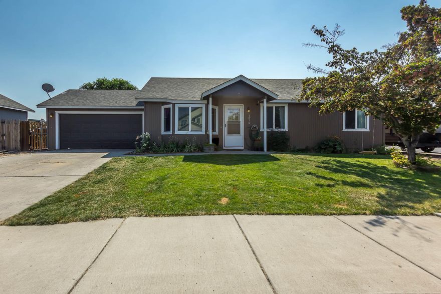 Nice corner lot, centrally located in Redmond. Great investment property or first time home buyer. Single level, 3 bedroom, 2 bath home that is minutes away from all your local conveniences.