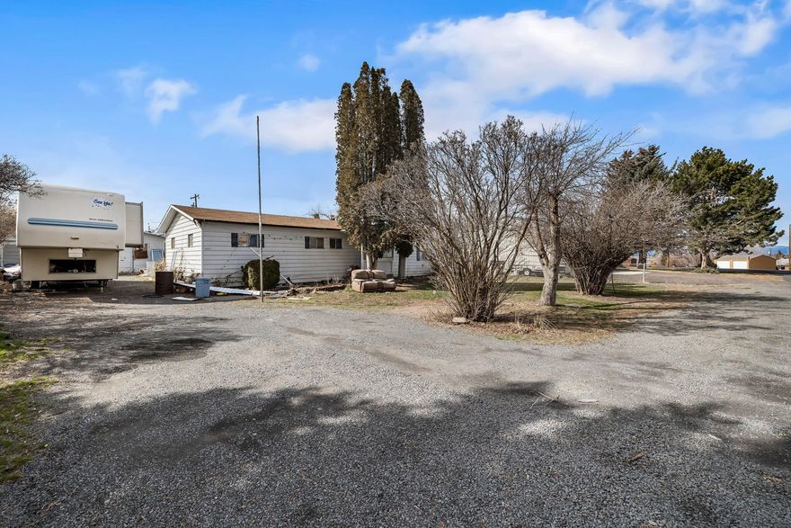 Everything you never knew you didn't want! It is a full all inclusive, what you see if what you get kind of home...but the potential is limitless! Go with those Joanna Gaines/Shea McGee eyes and see what the future of this home and stunning large lot can be! Sit back and imagine after all of your sweat equity the joy you will experience in this 3 BDRM 1 BTH, 1302 sq ft home, open style floor plan with a large dining/living area. Huge lot located in the heart of Metolius with .33 of an acre to spread out. City of Metolius irrigation to keep the yard green in the summer.  Detached oversized double car garage. May need a bit of elbow grease, a 5 yard dumpster or 10, but imagine how much it will be loved once a little TLC has been poured all over this property.  

A true fixer upper ready for the perfect buyer to take on & make amazing!!! 

Please make sure to only go on site with your Realtor, call today to schedule your personal tour of this diamond in the rough