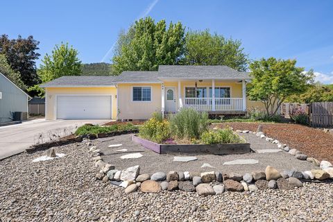 Photo of 305 Blackberry Court, Talent, OR 97540 (MLS # 220221762)