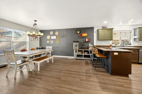 Tiny photo for 630 Spring Valley Drive, Medford, OR 97501 (MLS # 220212050)