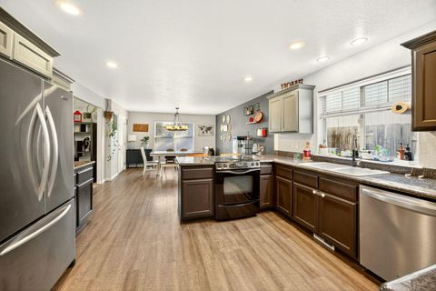 Tiny photo for 630 Spring Valley Drive, Medford, OR 97501 (MLS # 220212050)